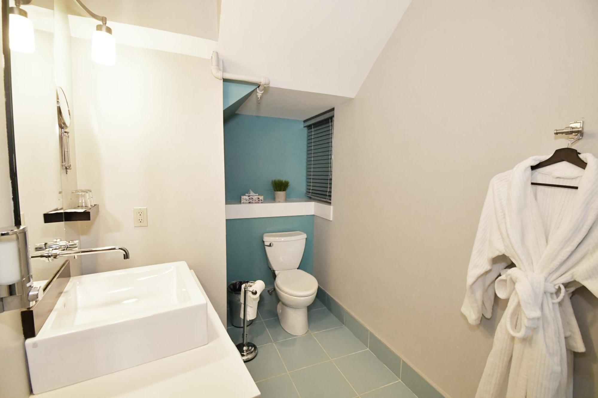 St James Gate By Bower Boutique Hotels Moncton Room photo